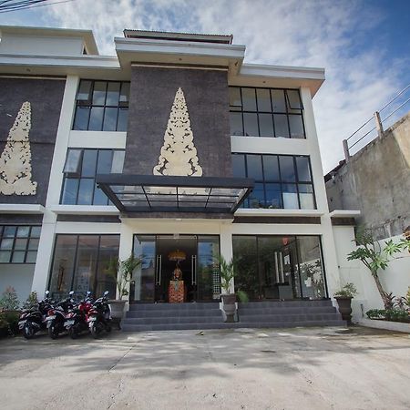 Ivanka Airport Inn Кута Екстер'єр фото