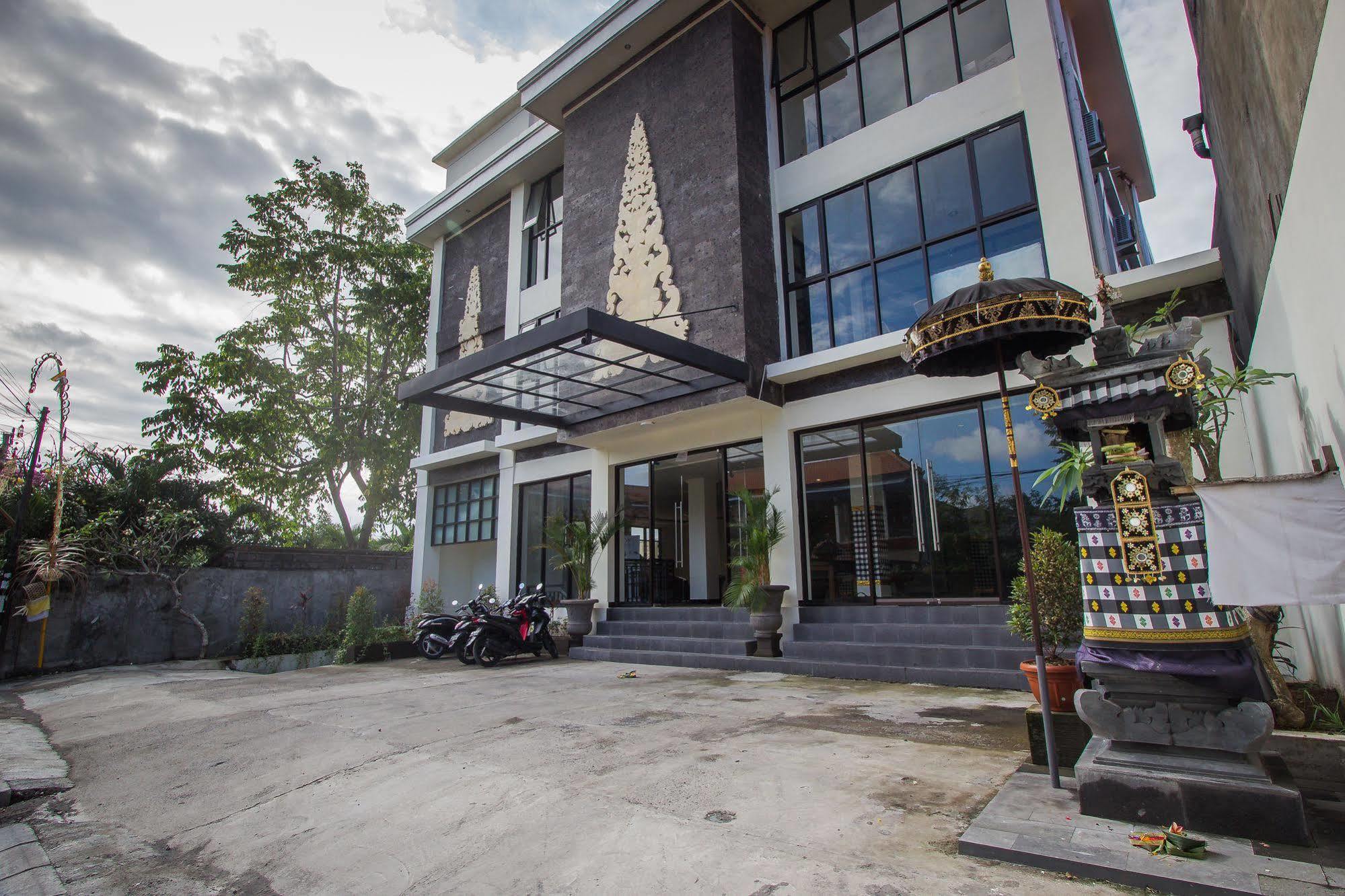Ivanka Airport Inn Кута Екстер'єр фото