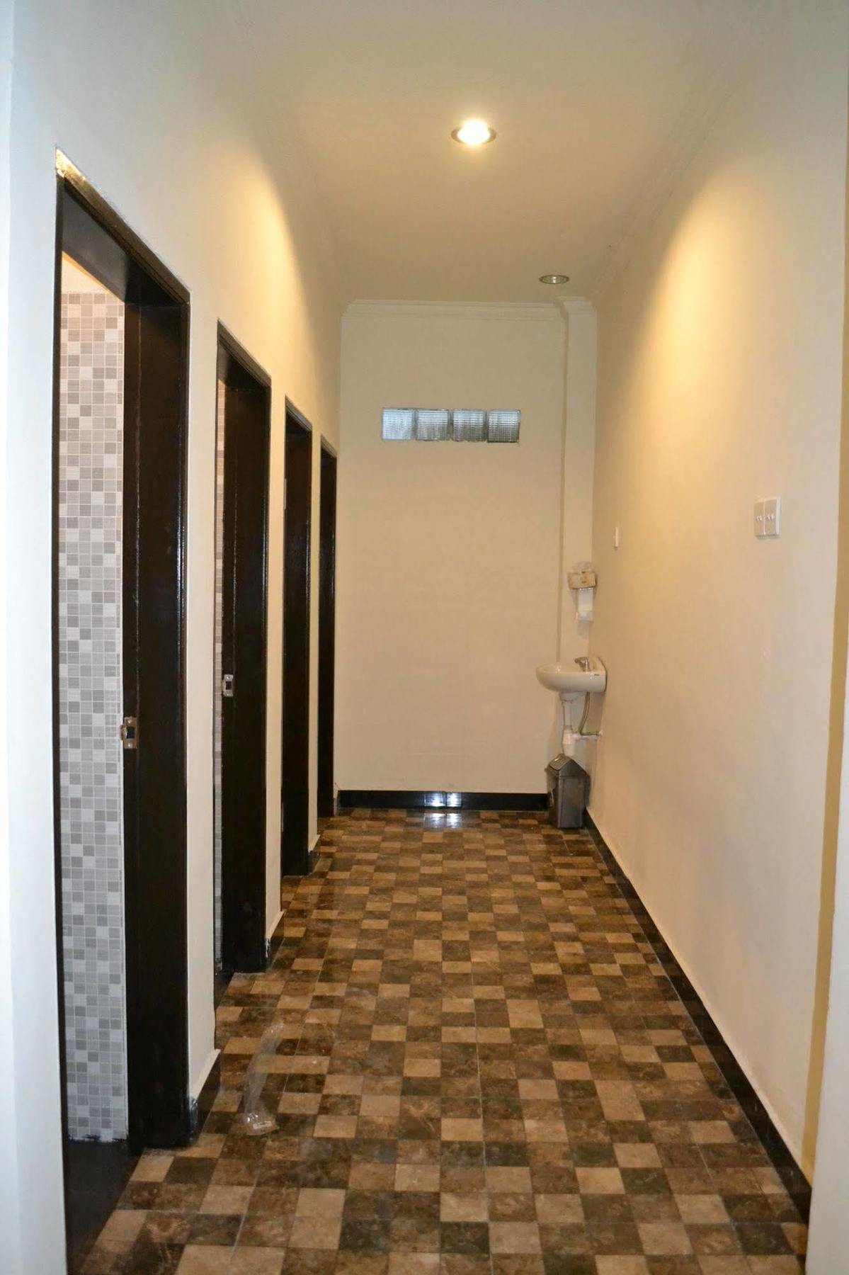 Ivanka Airport Inn Кута Екстер'єр фото