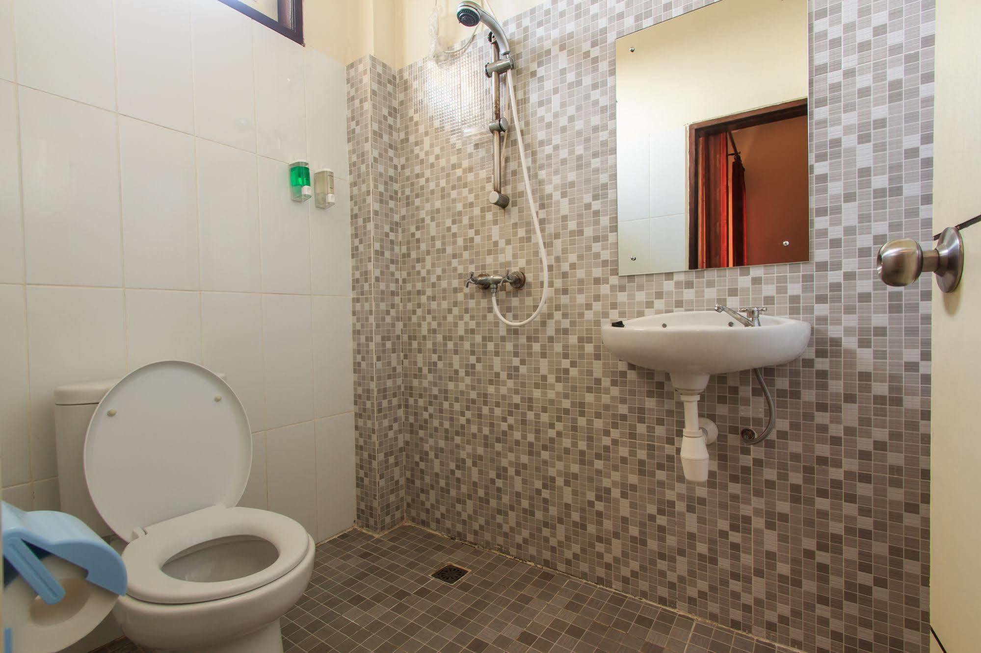 Ivanka Airport Inn Кута Екстер'єр фото