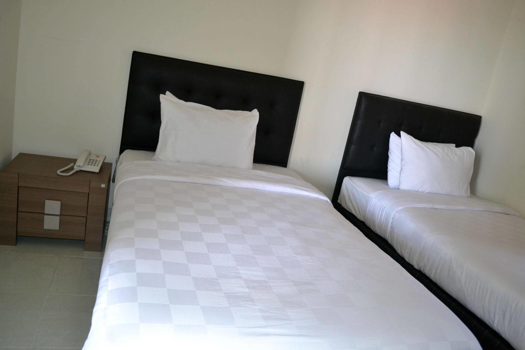 Ivanka Airport Inn Кута Екстер'єр фото