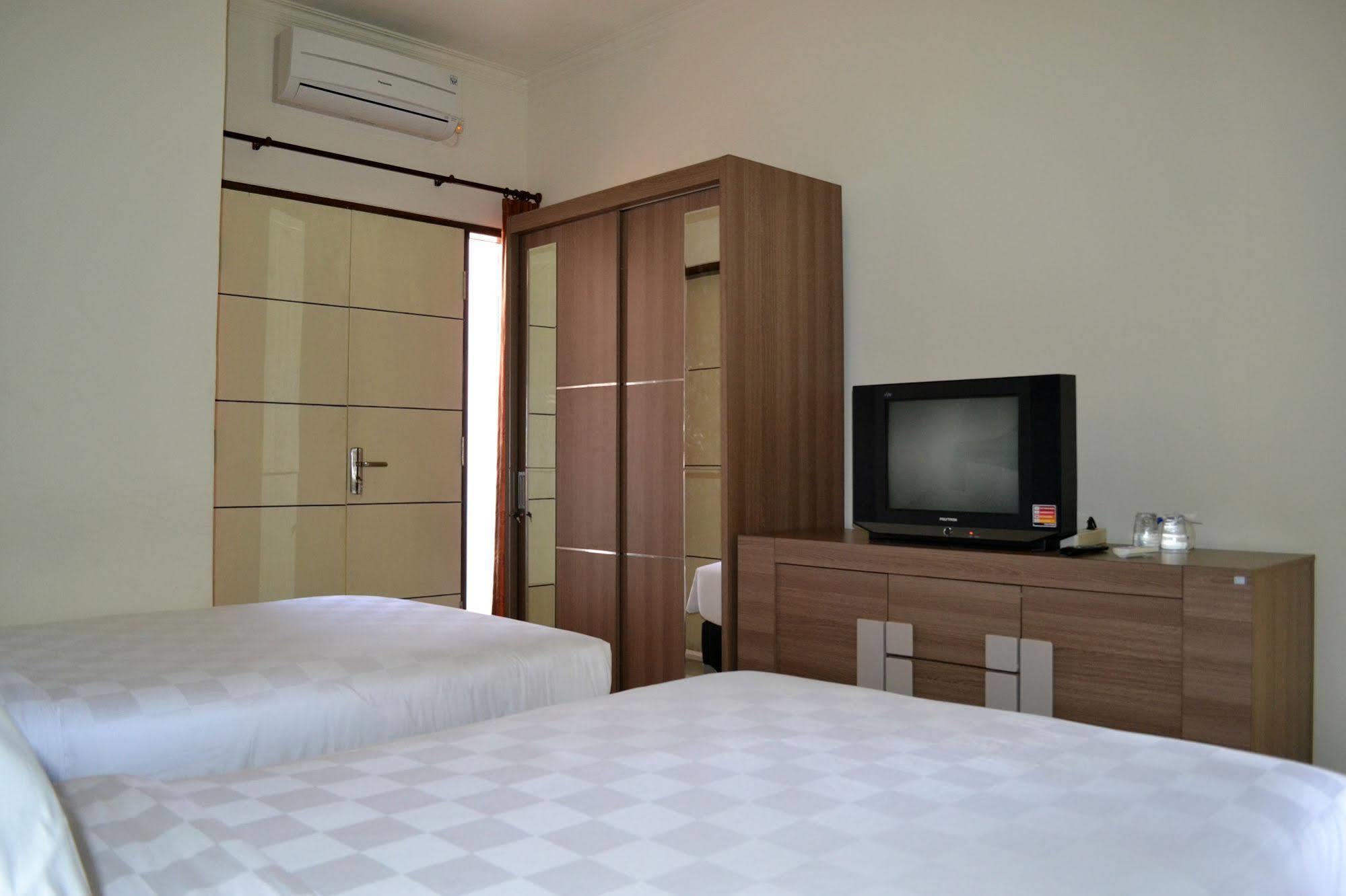 Ivanka Airport Inn Кута Екстер'єр фото