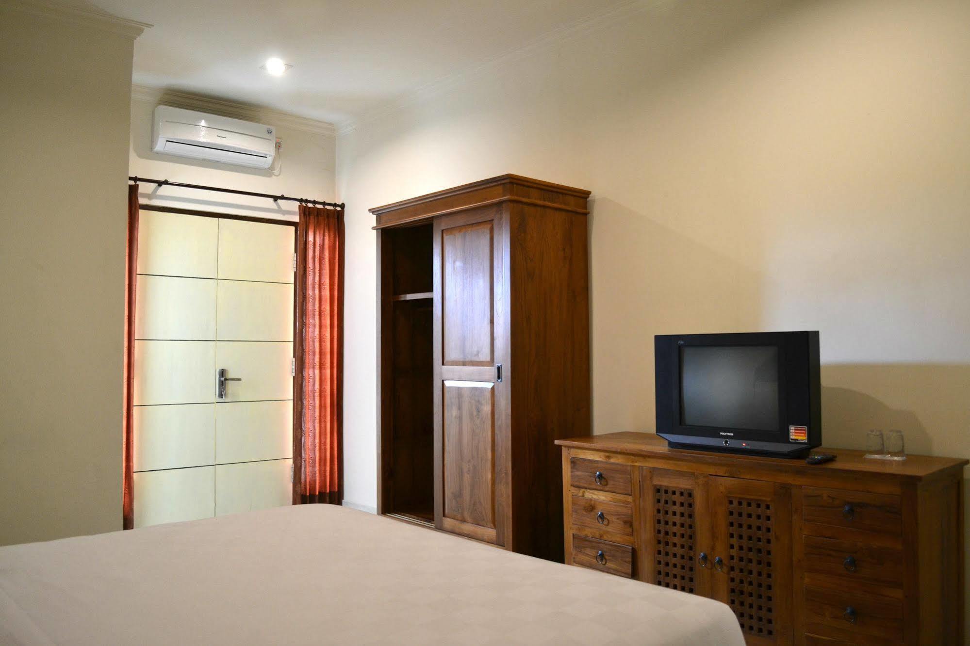 Ivanka Airport Inn Кута Екстер'єр фото